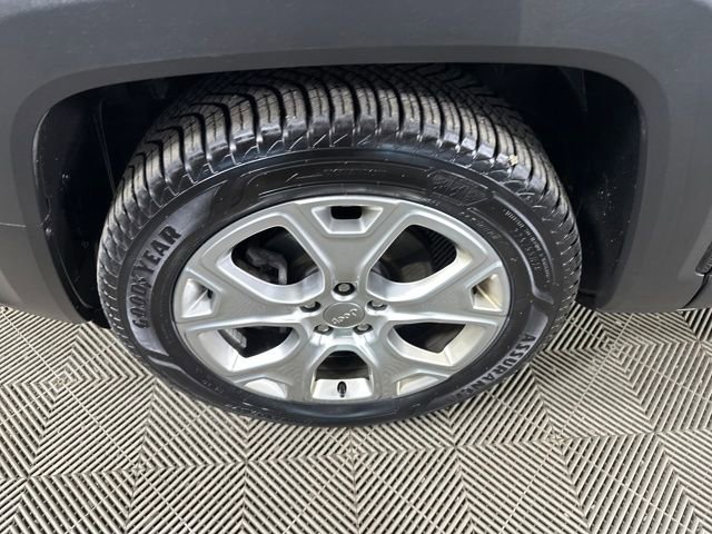 Used 2019 Jeep Renegade Limited w/ UConnect 8.4 Nav Group image 10