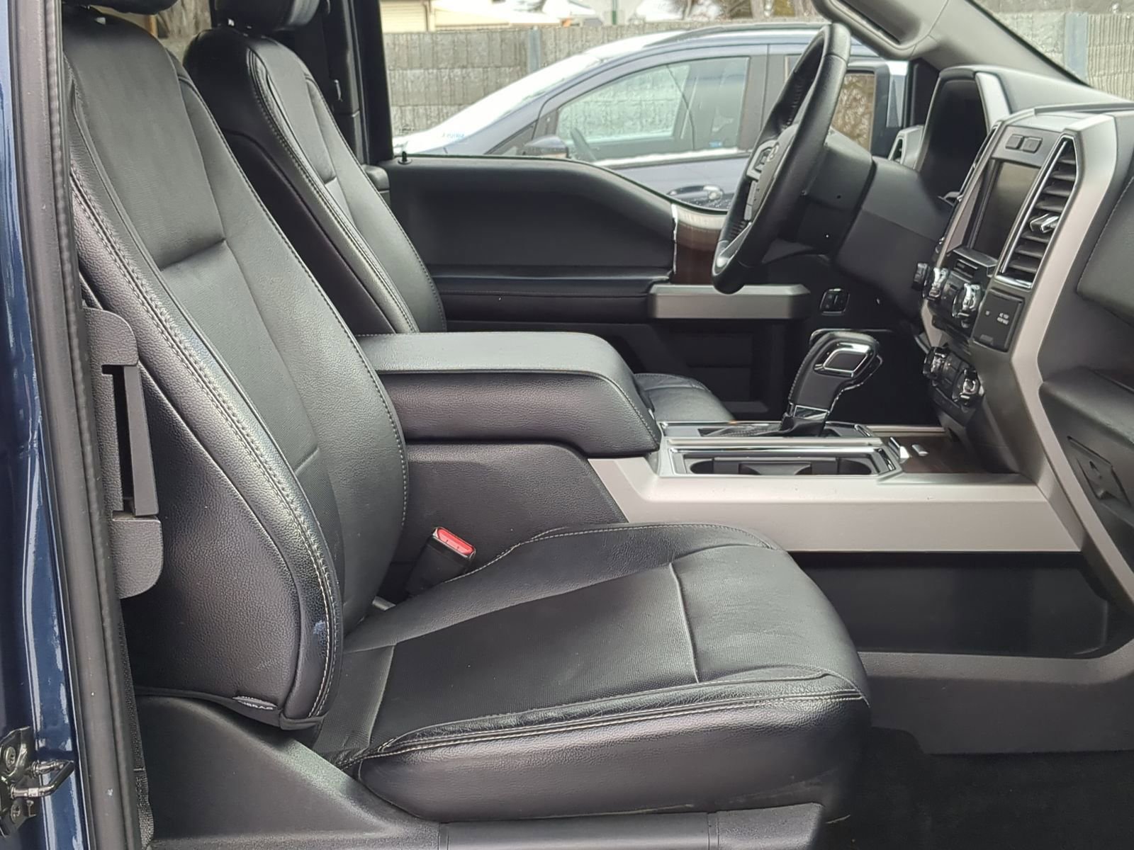 Used 2015 Ford F150 Lariat image 28