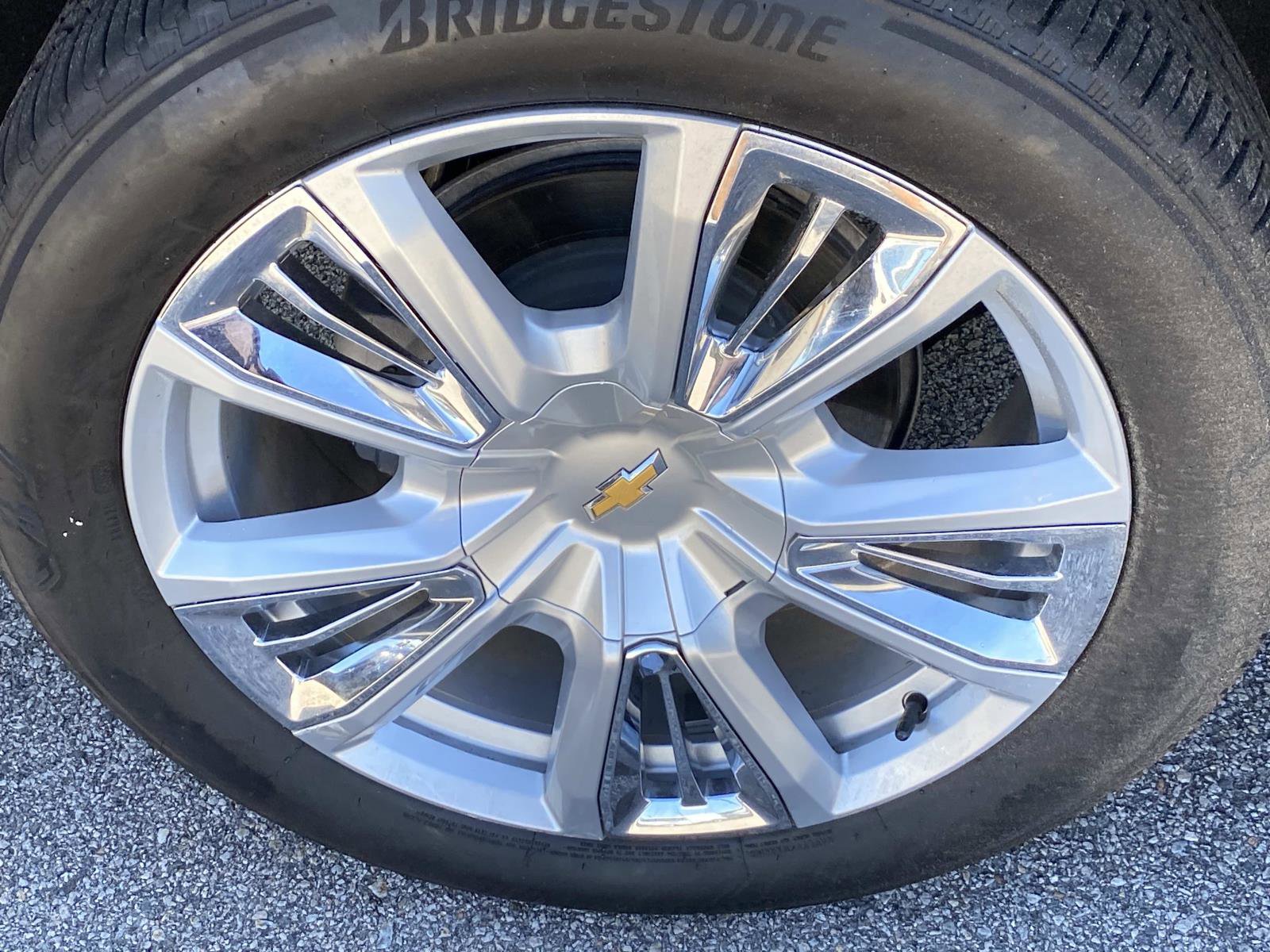 Used 2024 Chevrolet Suburban High Country w/ Premium Package 2 AWD/4WD image 29