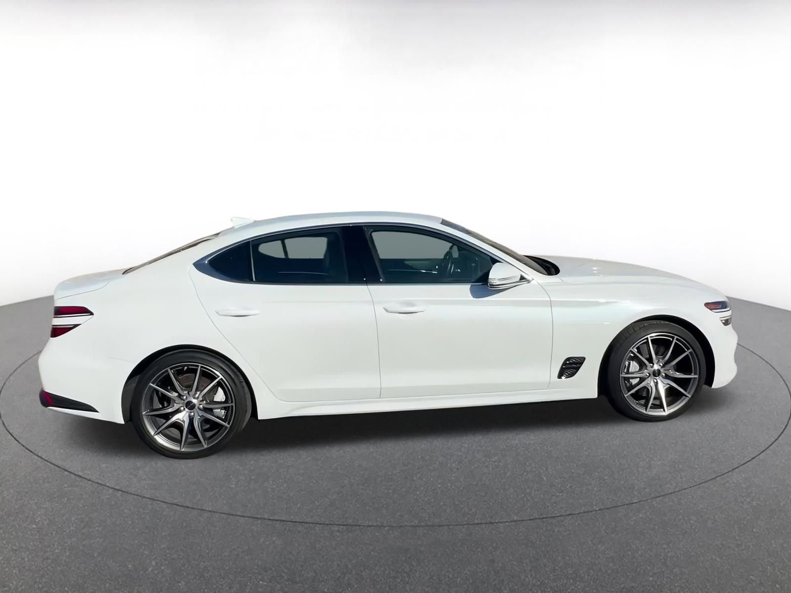 Used 2025 Genesis G70 2.5T image 16