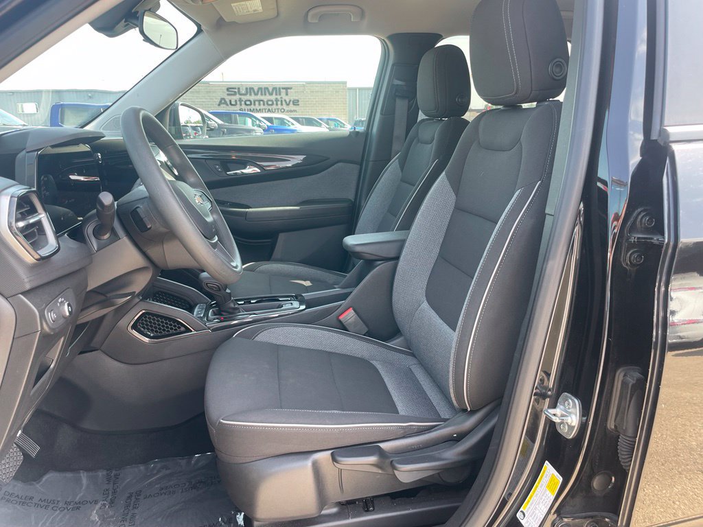 Used 2025 Chevrolet TrailBlazer LT AWD/4WD image 7
