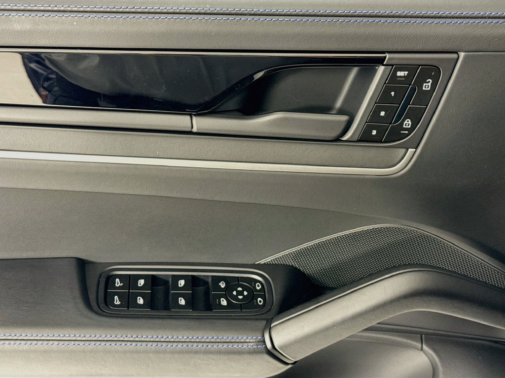 Certified 2026 Porsche Cayenne Turbo GT AWD/4WD image 11