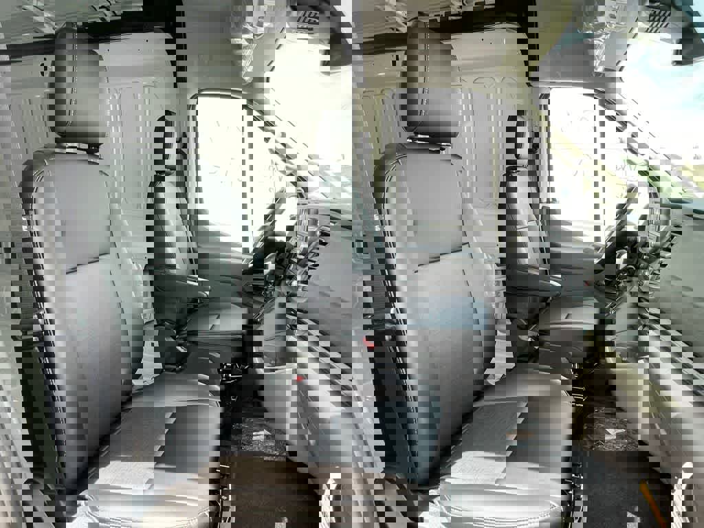 New 2025 Ford Transit 250 148 Medium Roof image 34