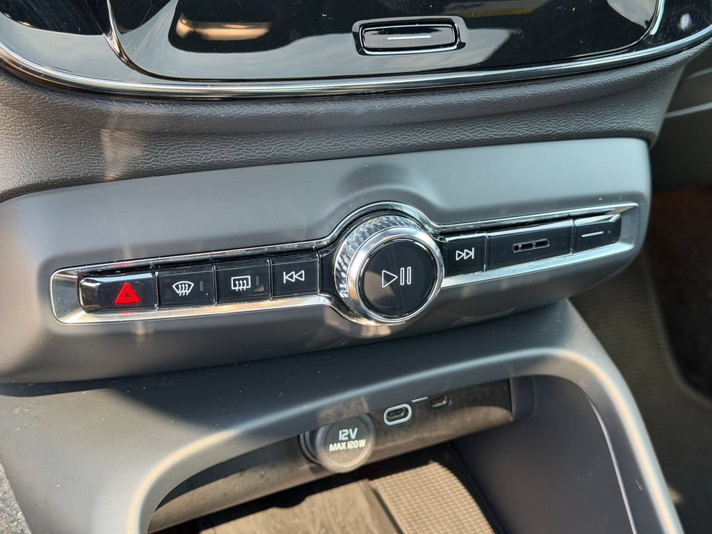 Certified 2023 Volvo C40 P8 Recharge Ultimate AWD/4WD image 34