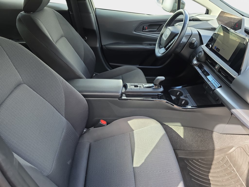 Used 2024 Toyota Prius LE AWD/4WD image 12