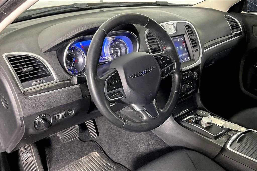 Used 2019 Chrysler 300 Touring w/ Sport Appearance Package image 17