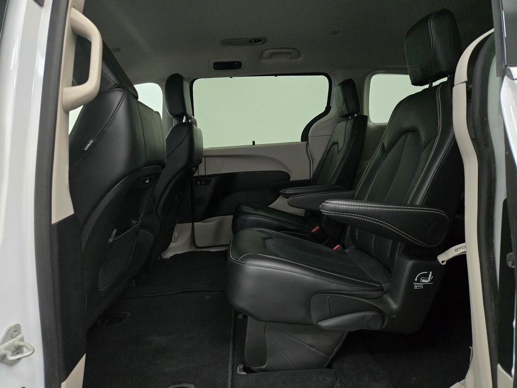 Used 2024 Chrysler Pacifica Touring-L image 34