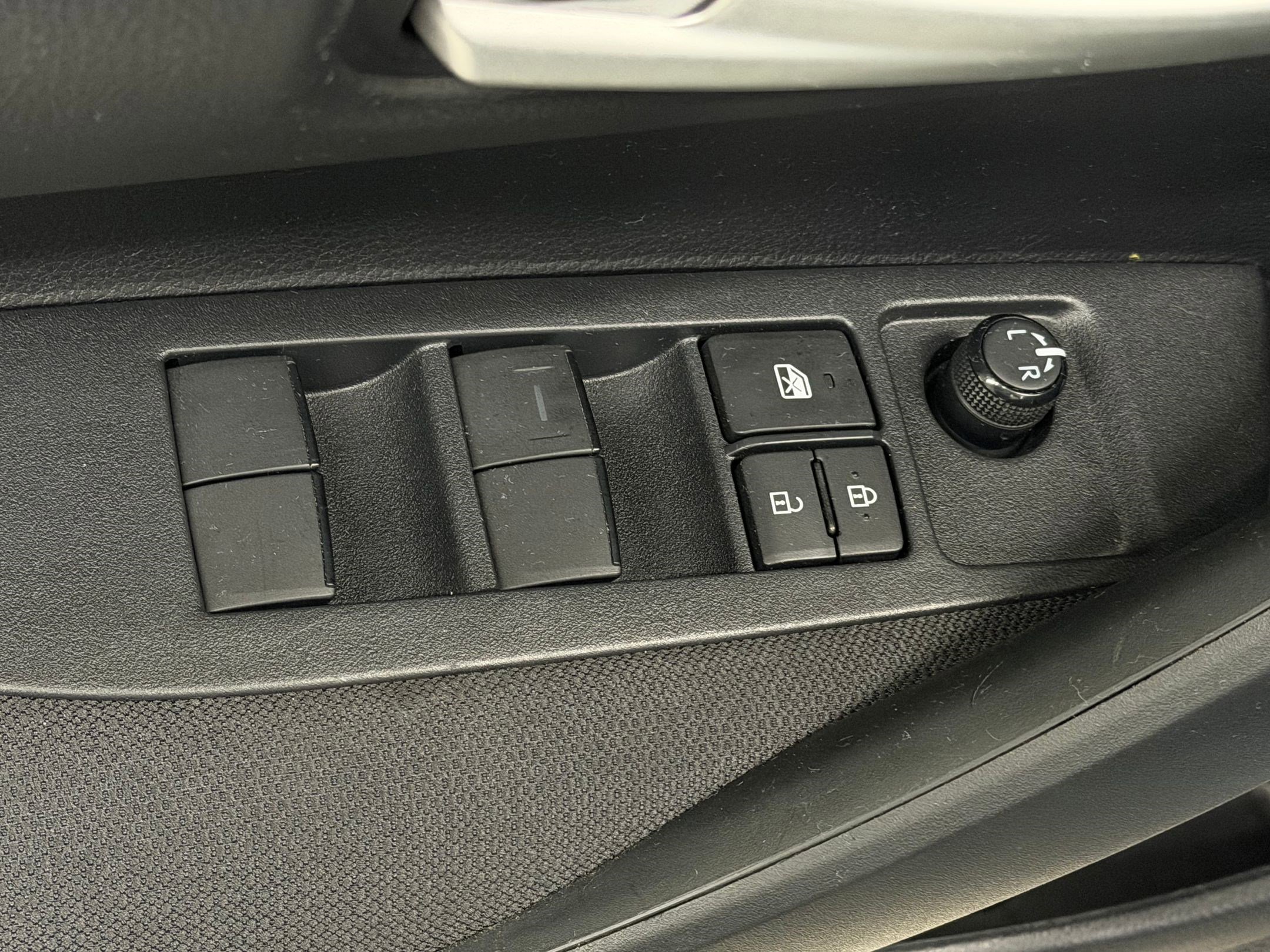 Used 2021 Toyota Corolla LE w/ Carpet Mat Package (TMS) image 18