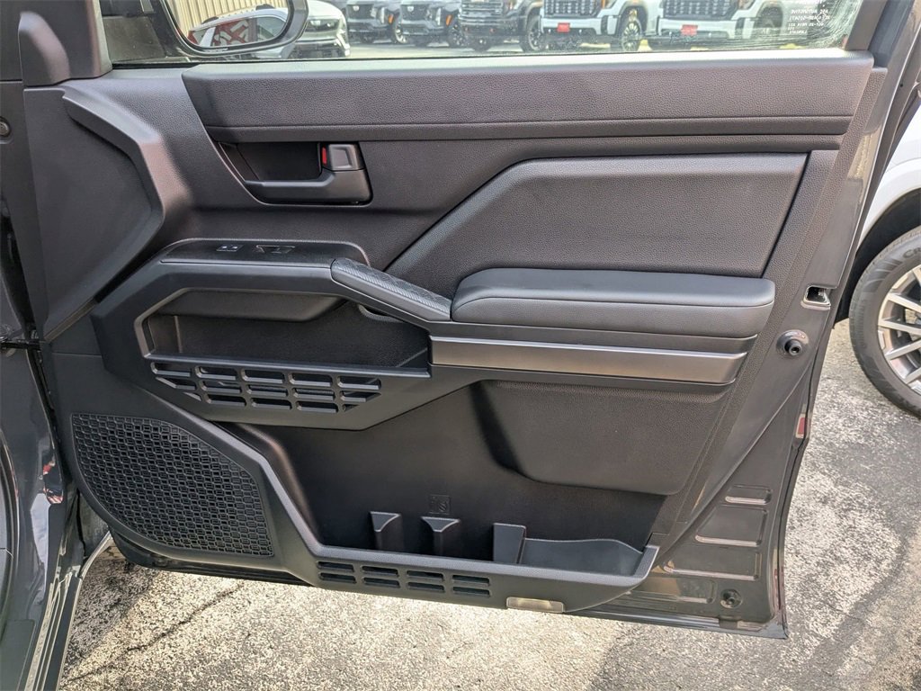 Used 2025 Toyota 4Runner SR5 image 27