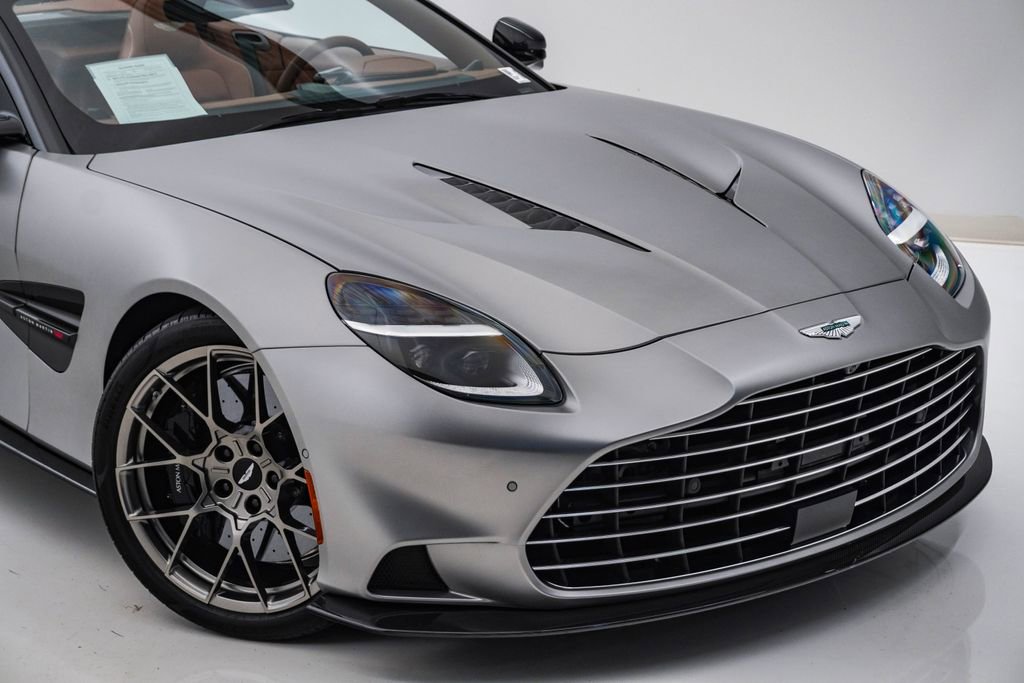 Used 2026 Aston Martin Vanquish Convertible RWD image 4
