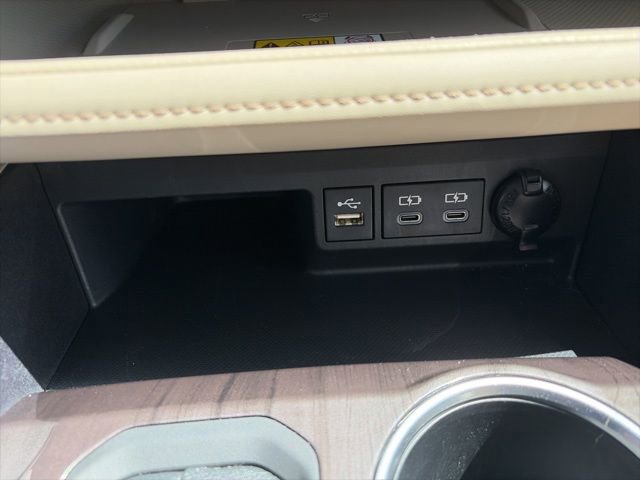 Used 2023 Toyota Highlander Limited image 20