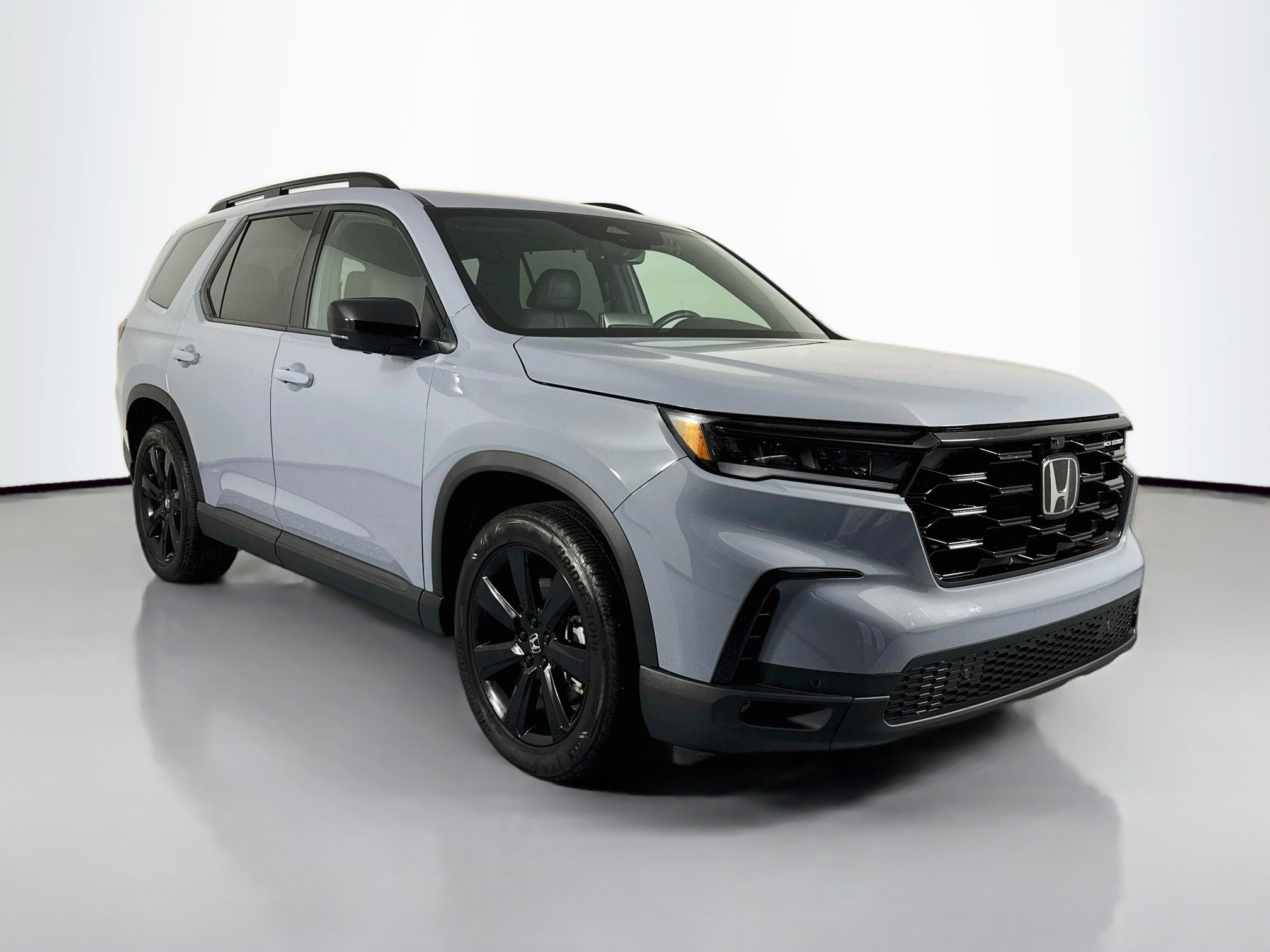 Certified 2025 Honda Pilot Black Edition image 3