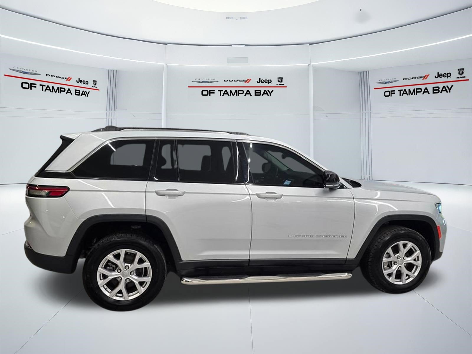 Used 2022 Jeep Grand Cherokee Limited RWD image 7