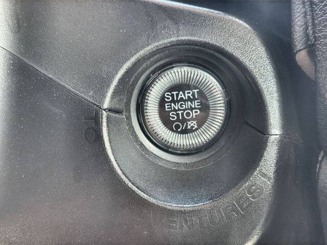 Used 2023 Jeep Renegade Latitude AWD/4WD image 16