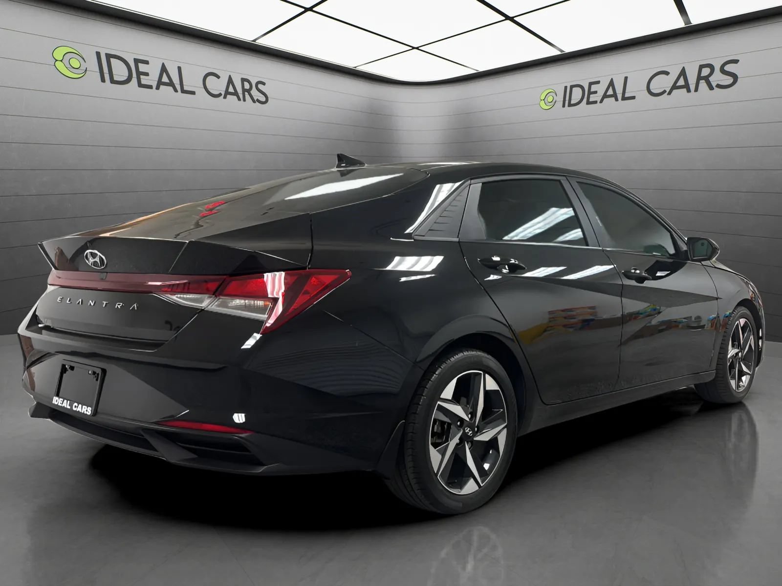 Used 2023 Hyundai Elantra SEL w/ Convenience Package FWD image 5