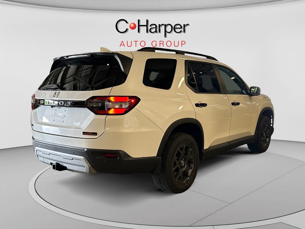 Used 2024 Honda Pilot TrailSport image 3