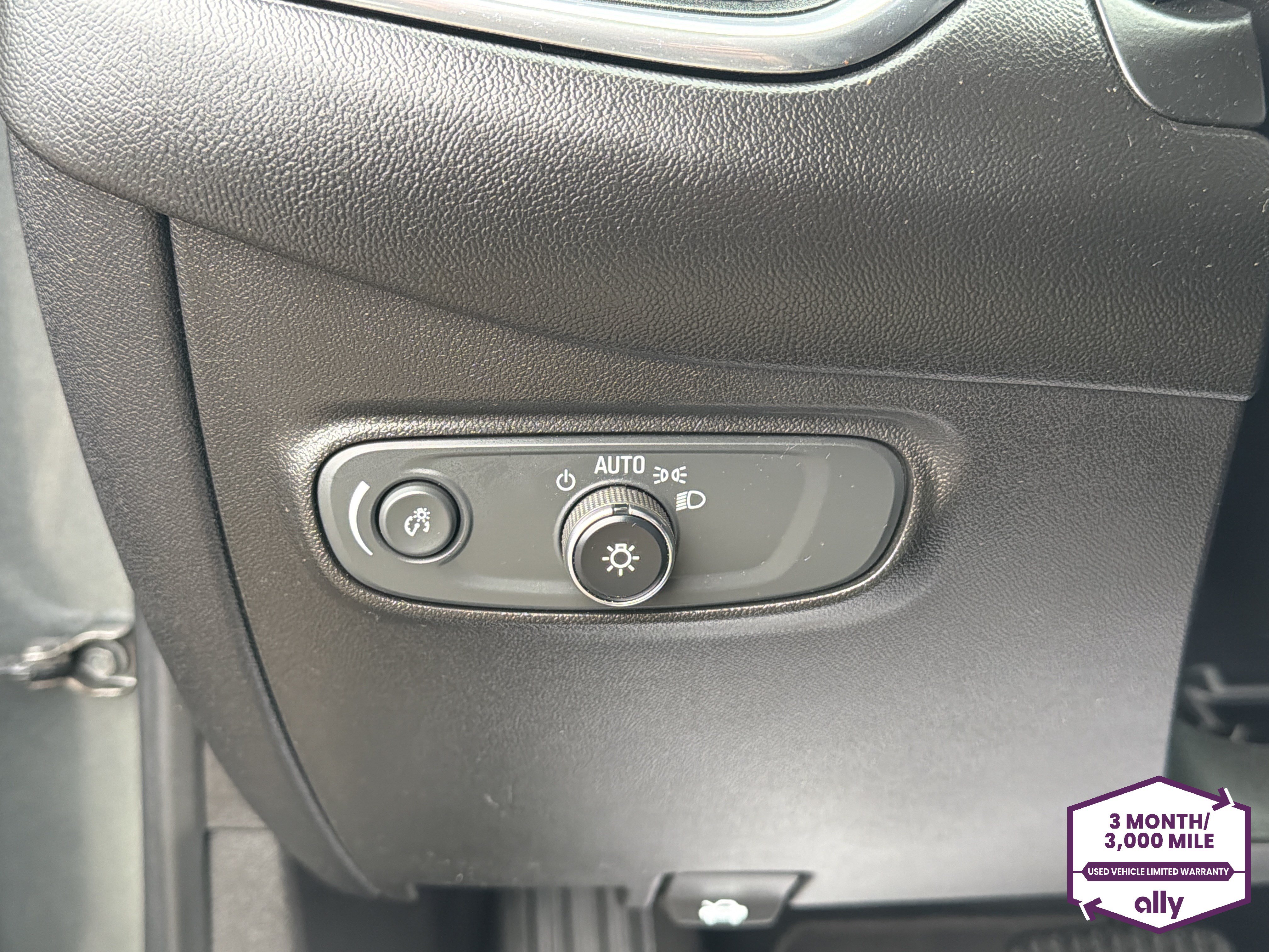 Used 2019 Chevrolet Equinox LS w/ LS Convenience Package FWD image 16