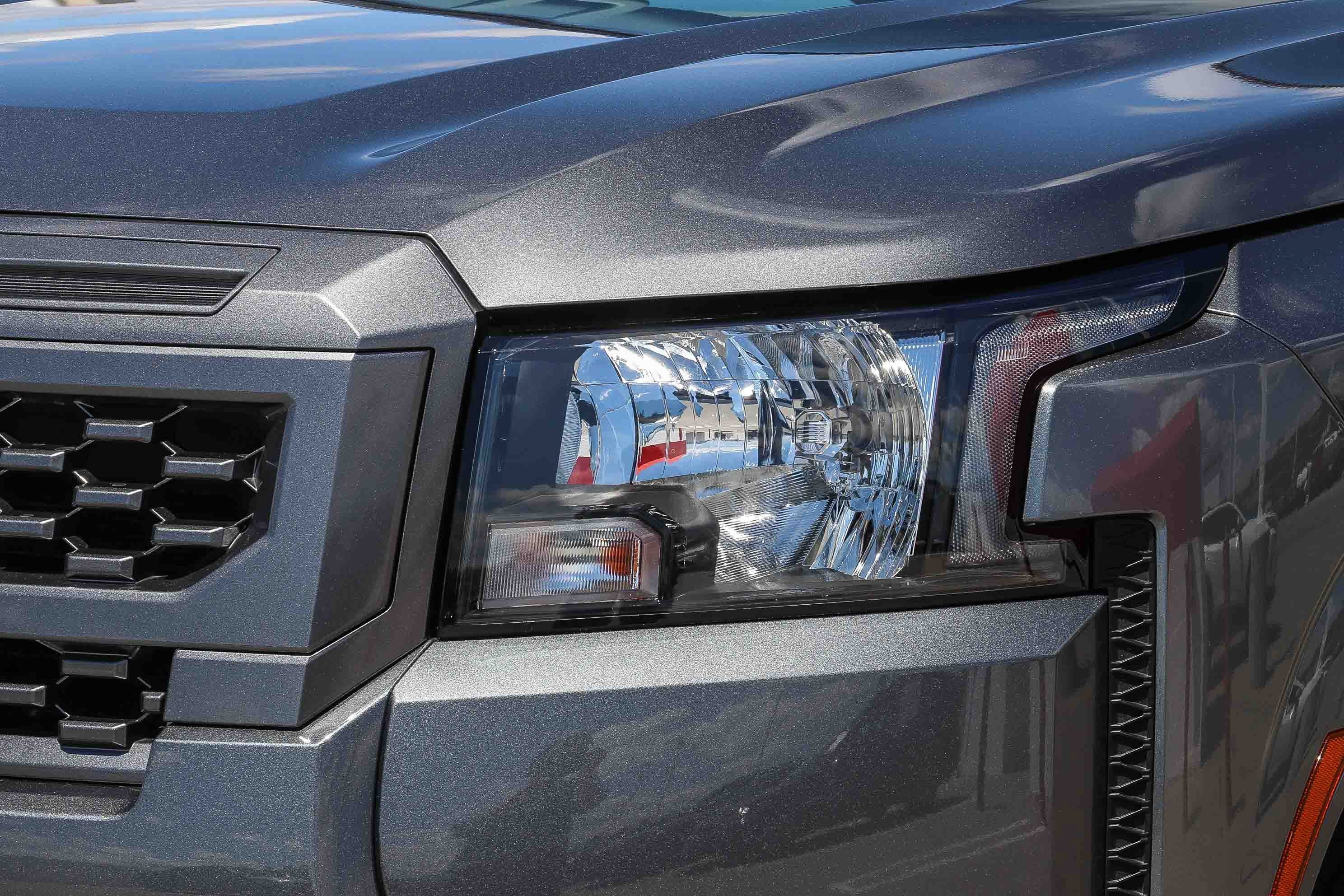 Used 2025 Nissan Frontier SV w/ SV Convenience Package RWD image 11