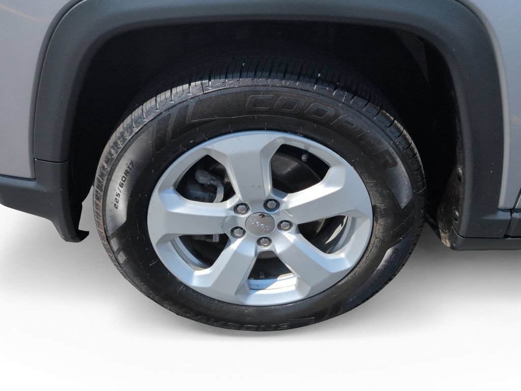 Used 2018 Jeep Compass Latitude FWD image 29