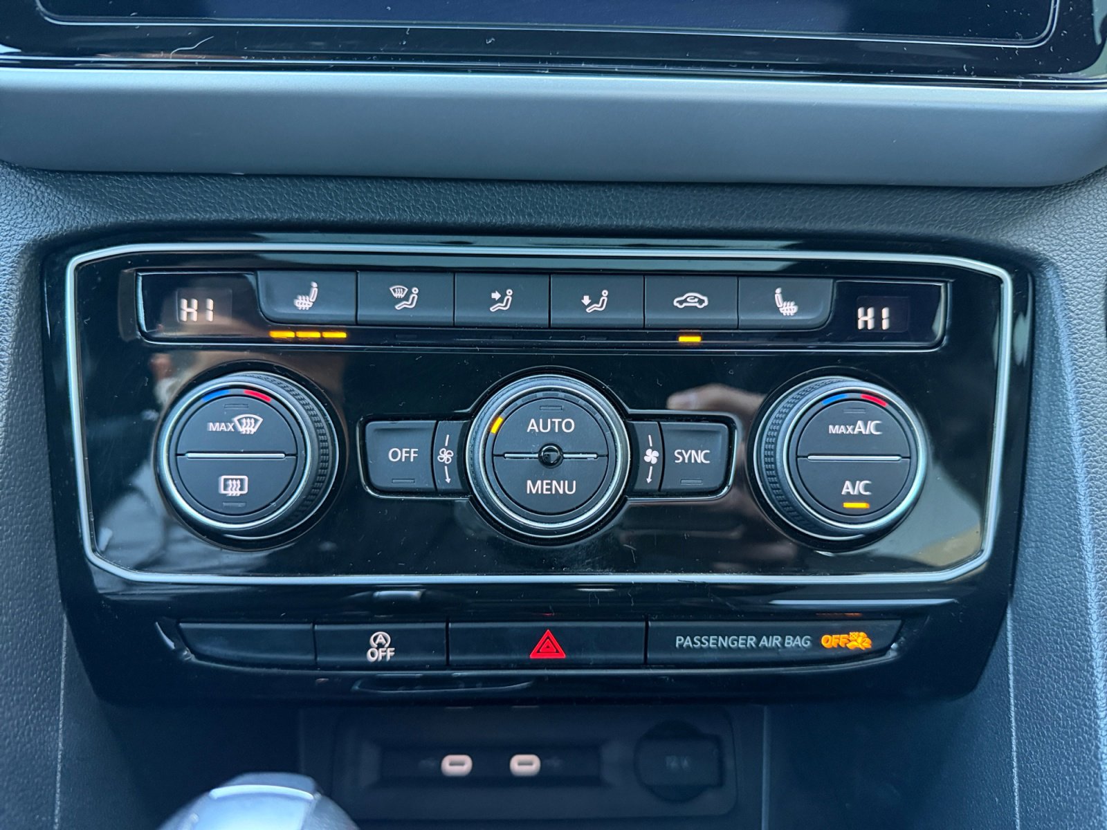 Used 2022 Volkswagen Atlas Cross Sport SE image 11