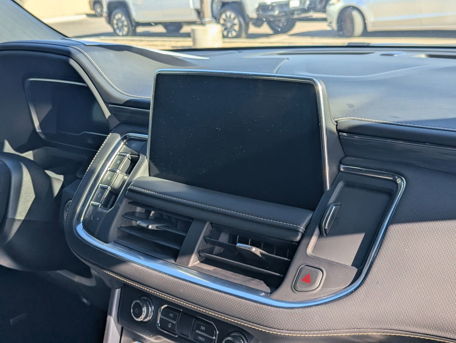 Used 2023 GMC Yukon XL SLT w/ SLT Luxury Package image 6