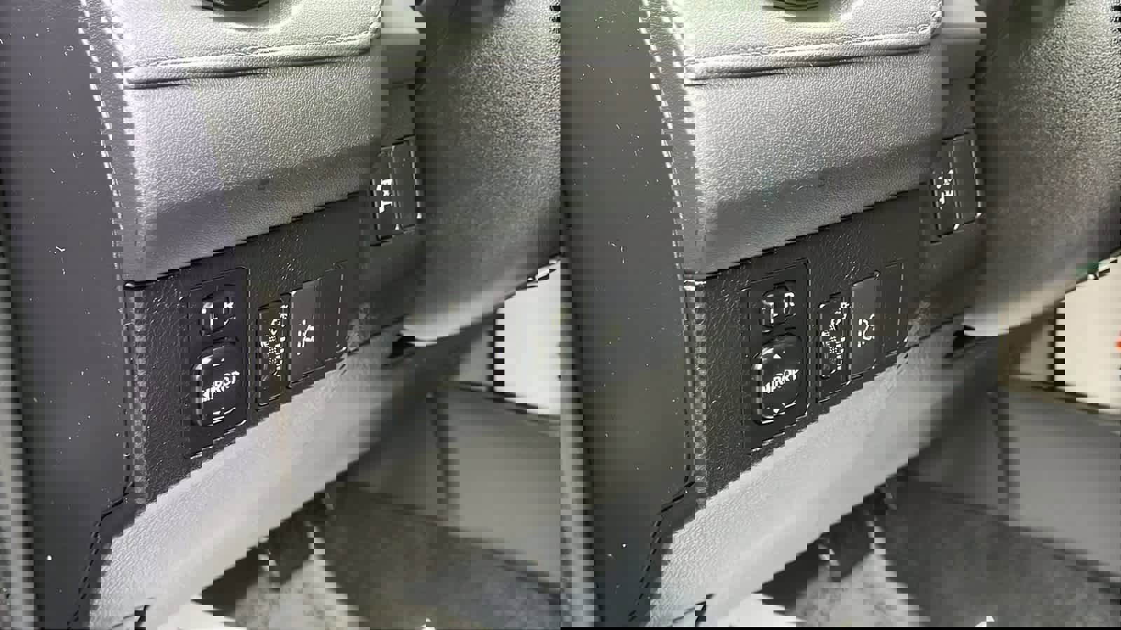 Used 2017 Toyota RAV4 LE image 21