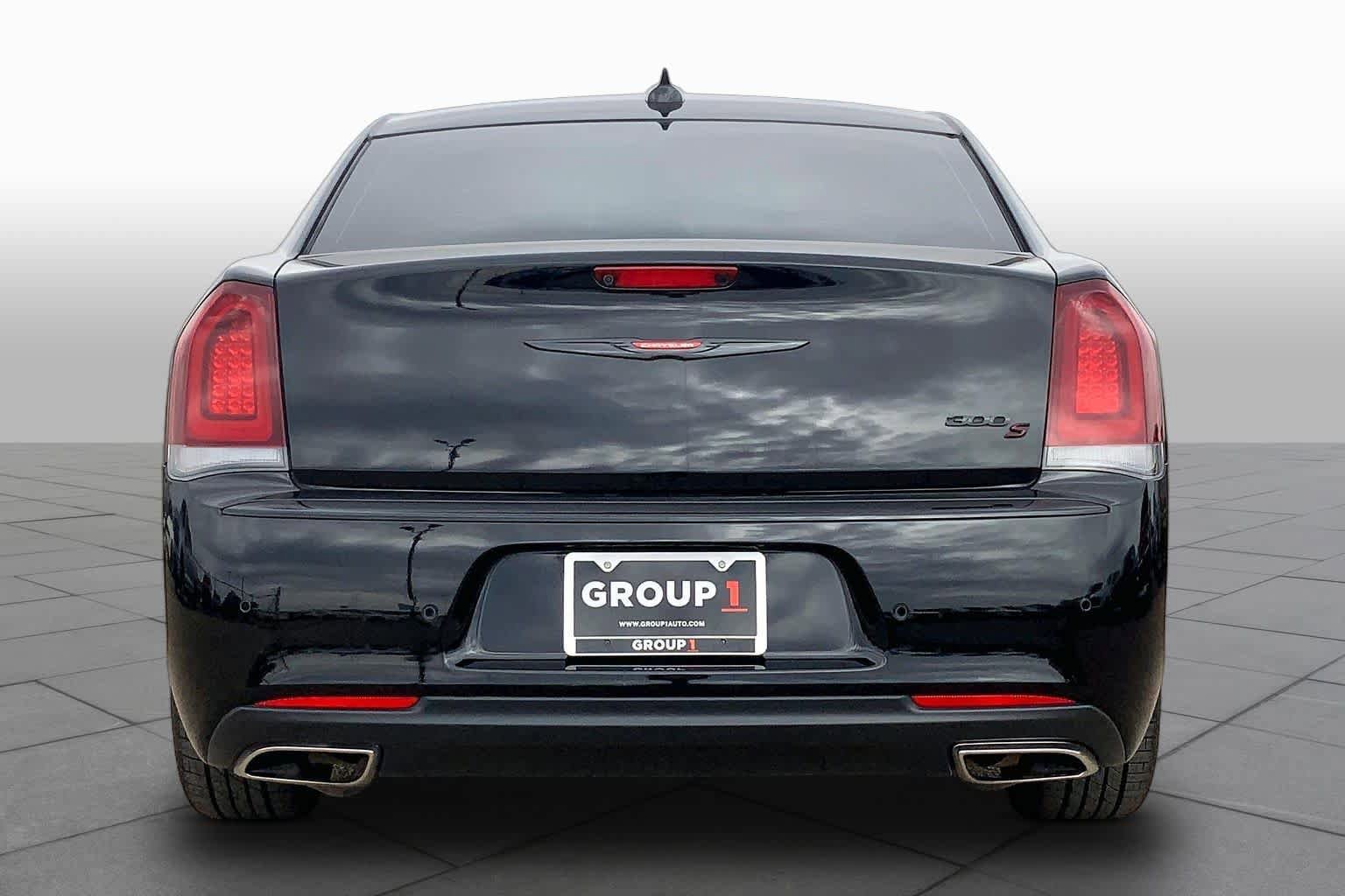 Used 2023 Chrysler 300 S w/ Comfort Group RWD image 5