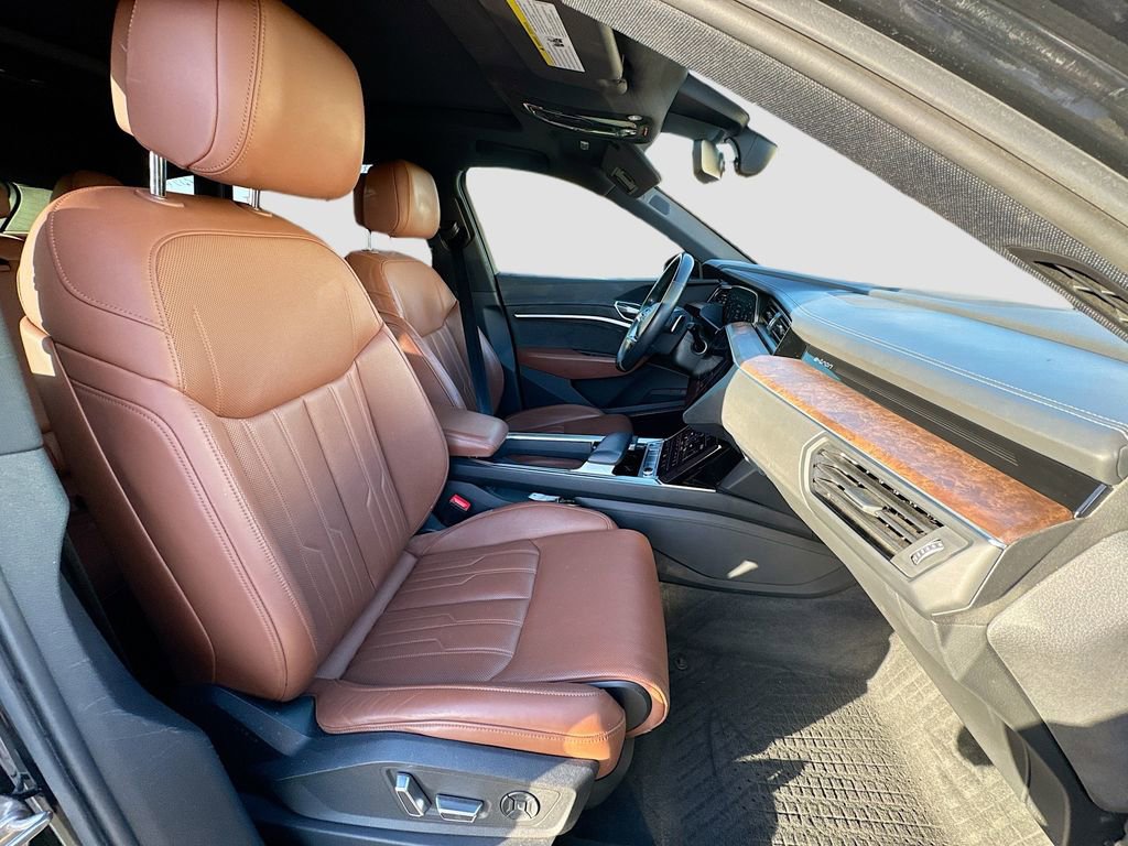 Used 2019 Audi e-tron Prestige w/ Prestige Package image 38