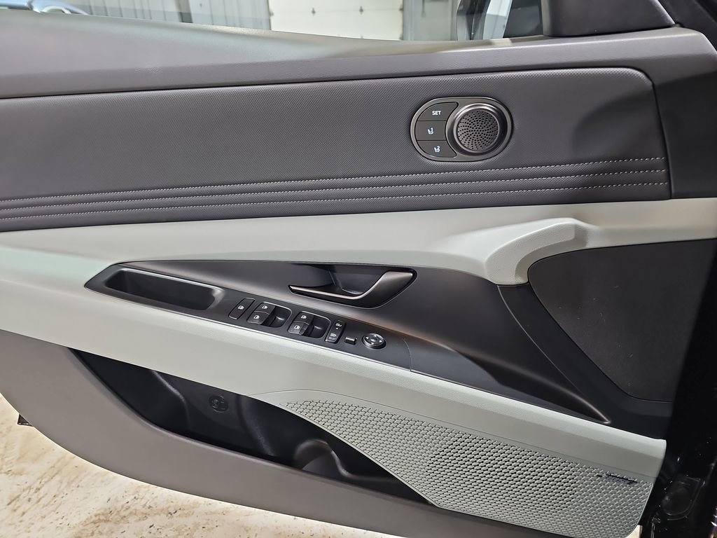 New 2026 Hyundai Elantra Limited image 26