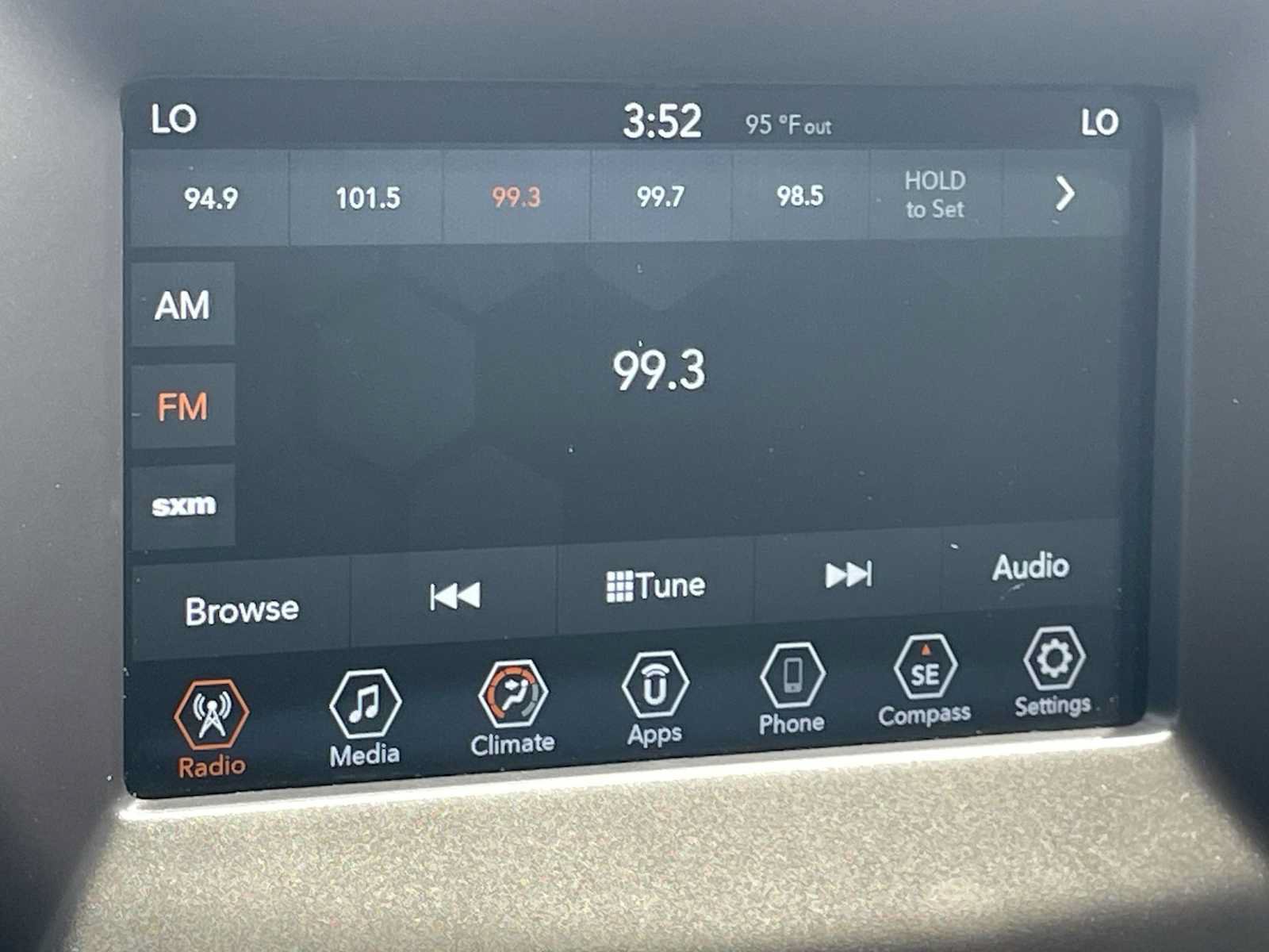 Used 2018 Jeep Compass Sport w/ Tech Group FWD image 18