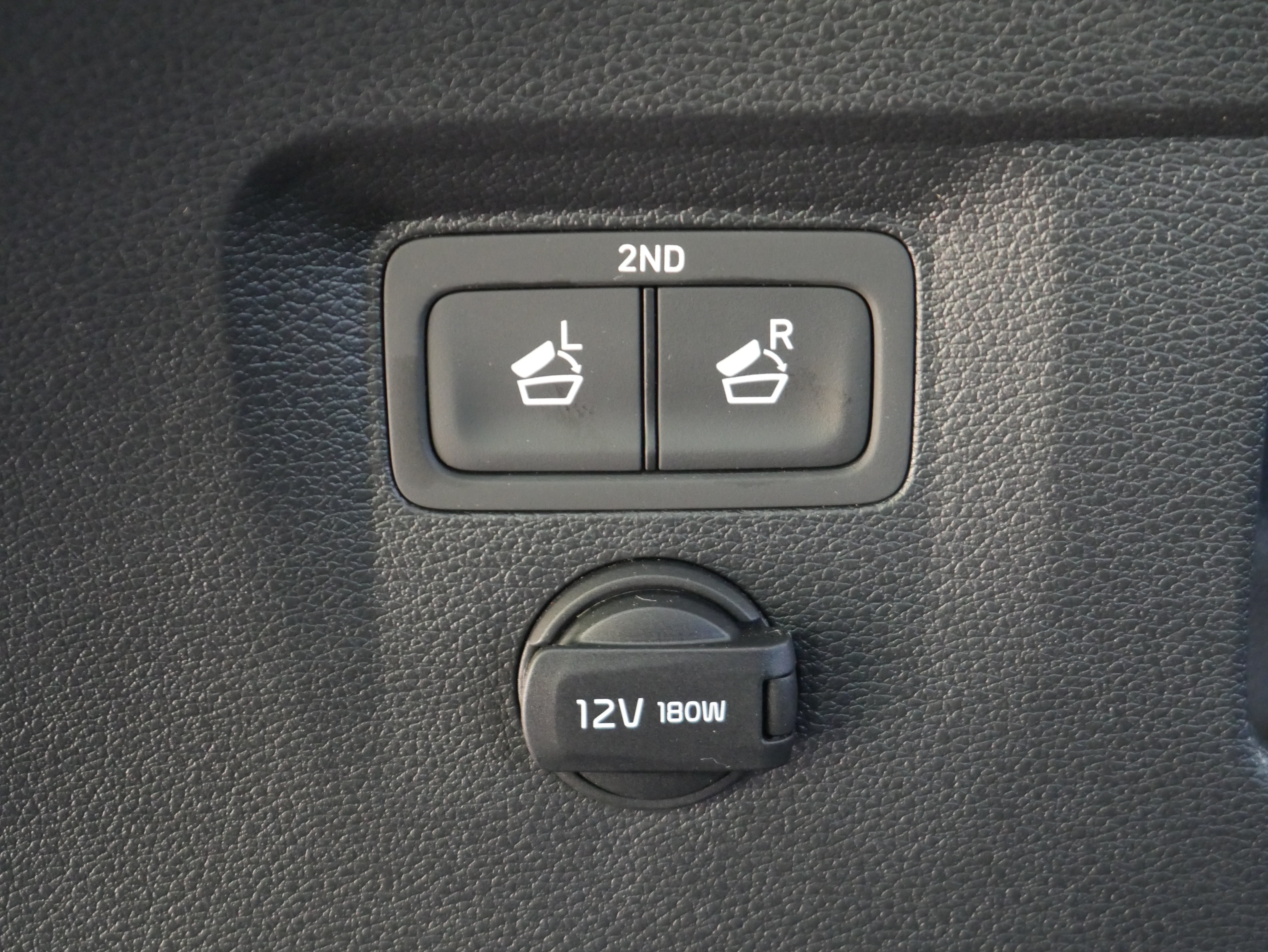 Certified 2025 Kia Telluride LX FWD image 9