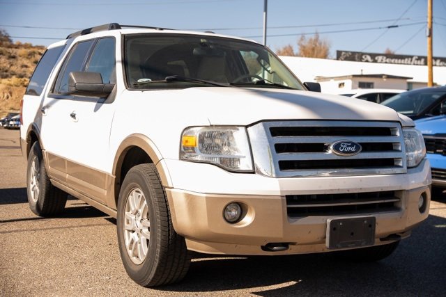 Used 2013 Ford Expedition XLT image 2