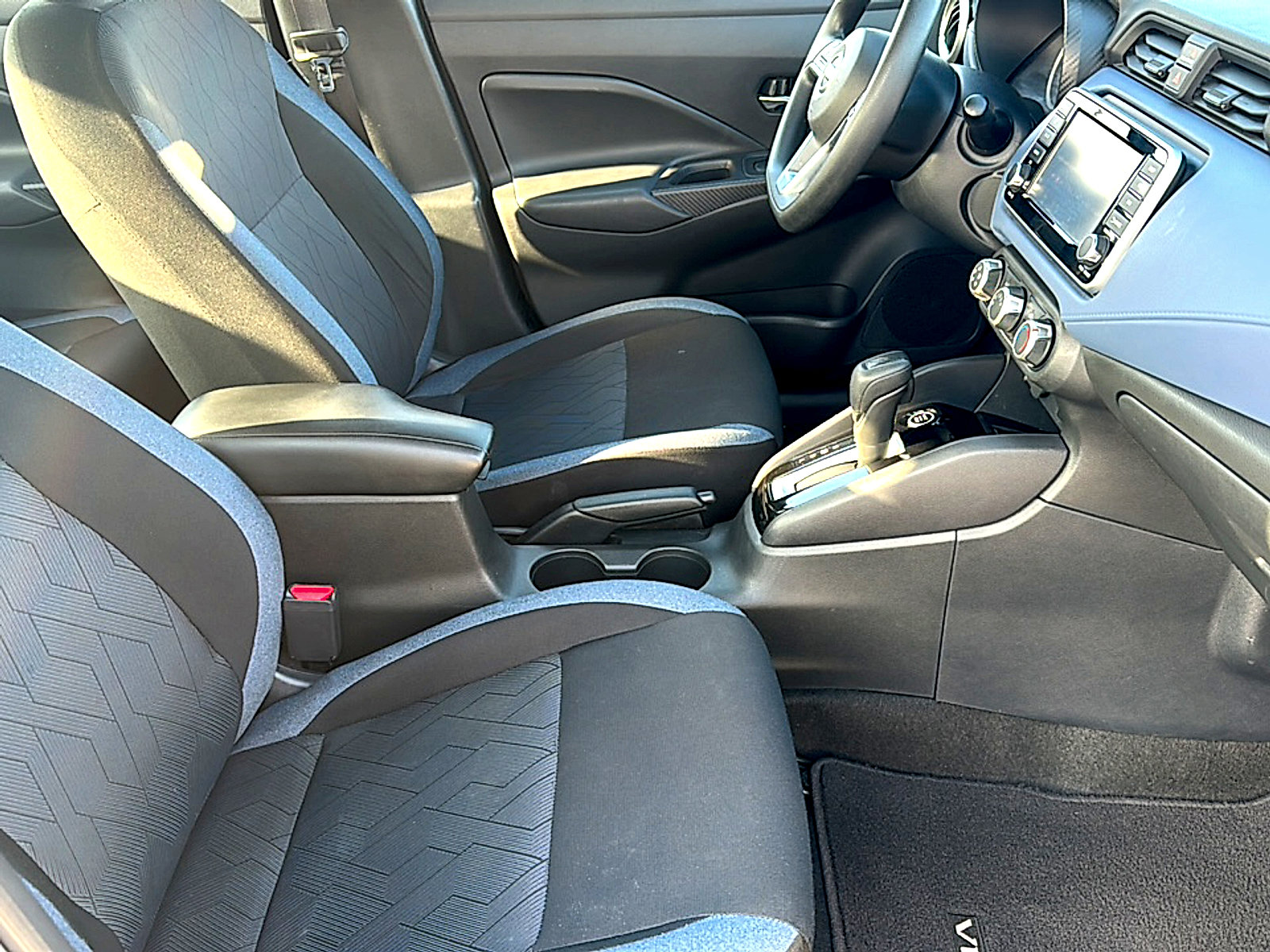 Used 2023 Nissan Versa SV image 22