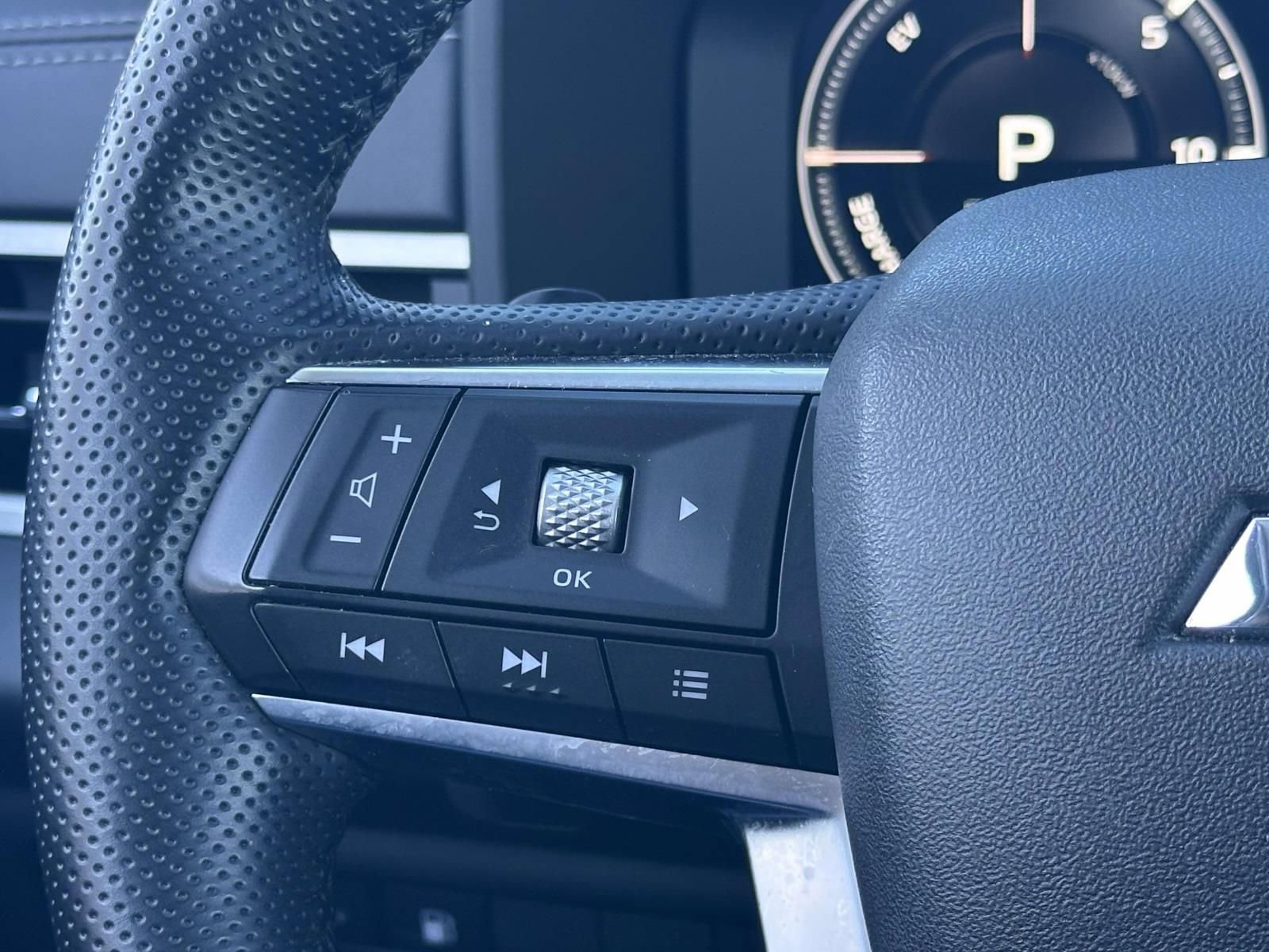 Used 2023 Mitsubishi Outlander SE image 22