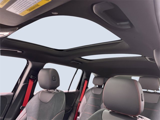 Used 2025 Mercedes-Benz GLB 35 AMG 4MATIC image 31