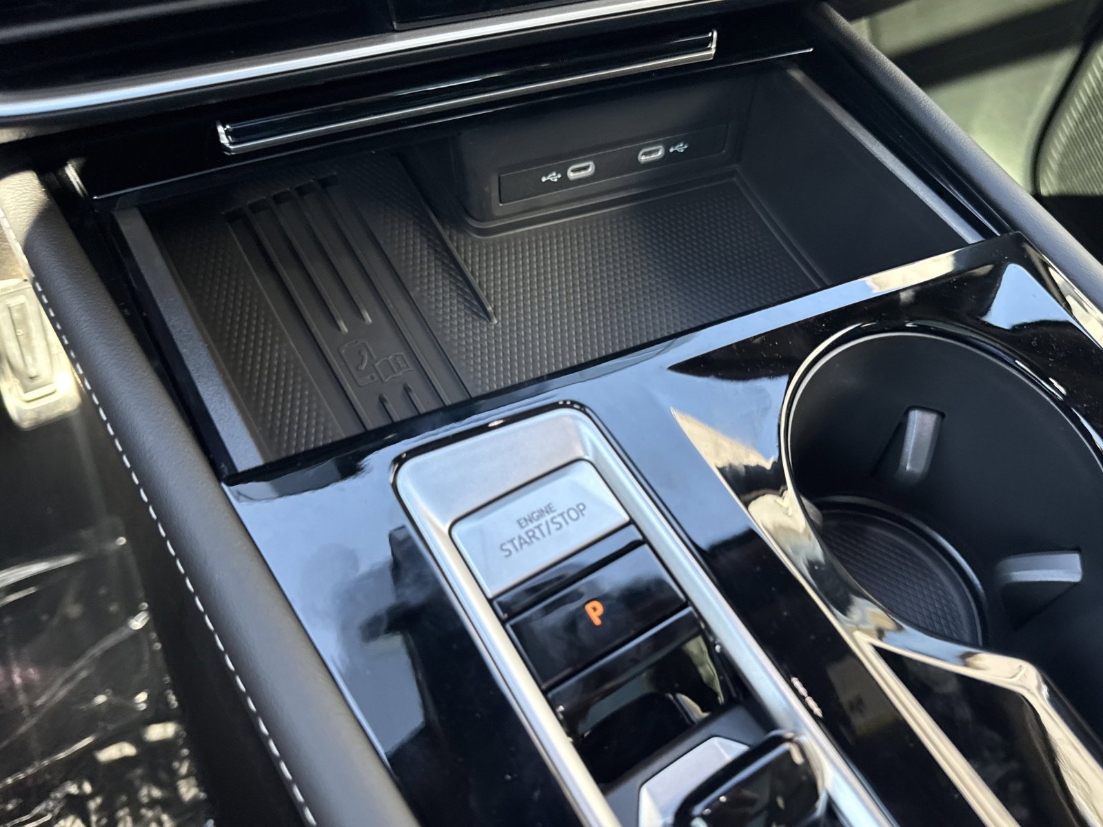 New 2026 Volkswagen Atlas Cross Sport SEL R-Line image 25