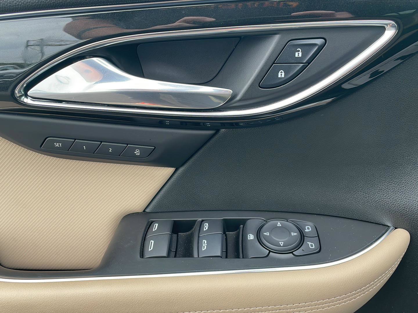 Used 2025 Buick Envision Preferred AWD/4WD image 10