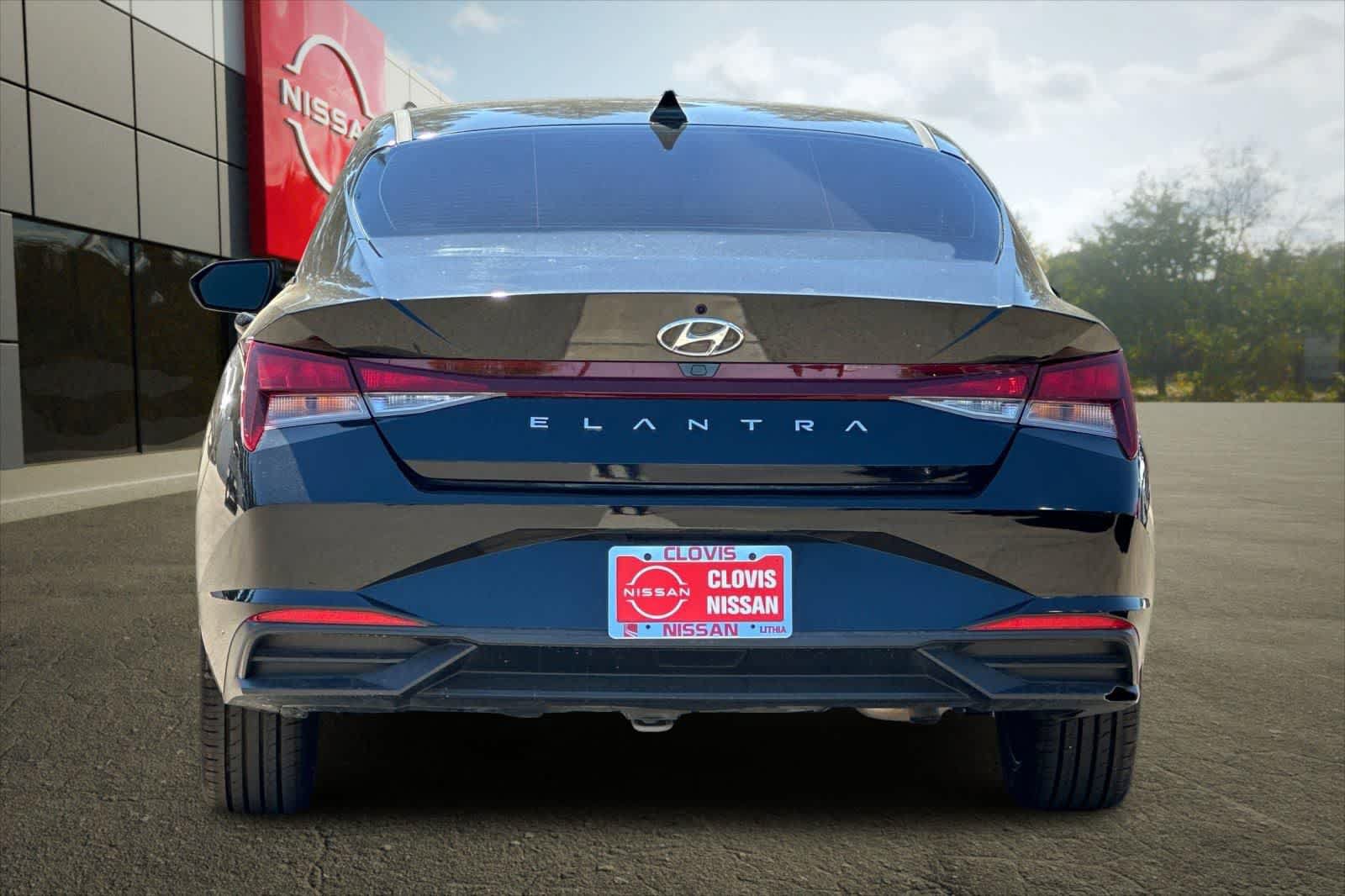 Used 2023 Hyundai Elantra SEL w/ Convenience Package FWD image 8