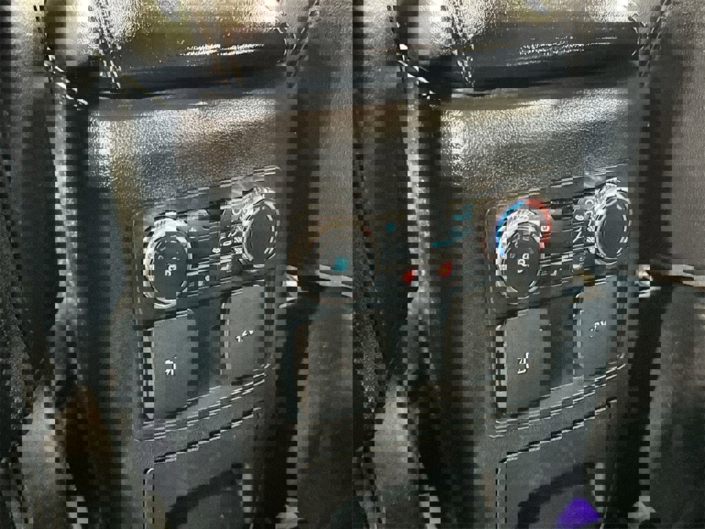 Used 2022 Ford Explorer Limited image 28