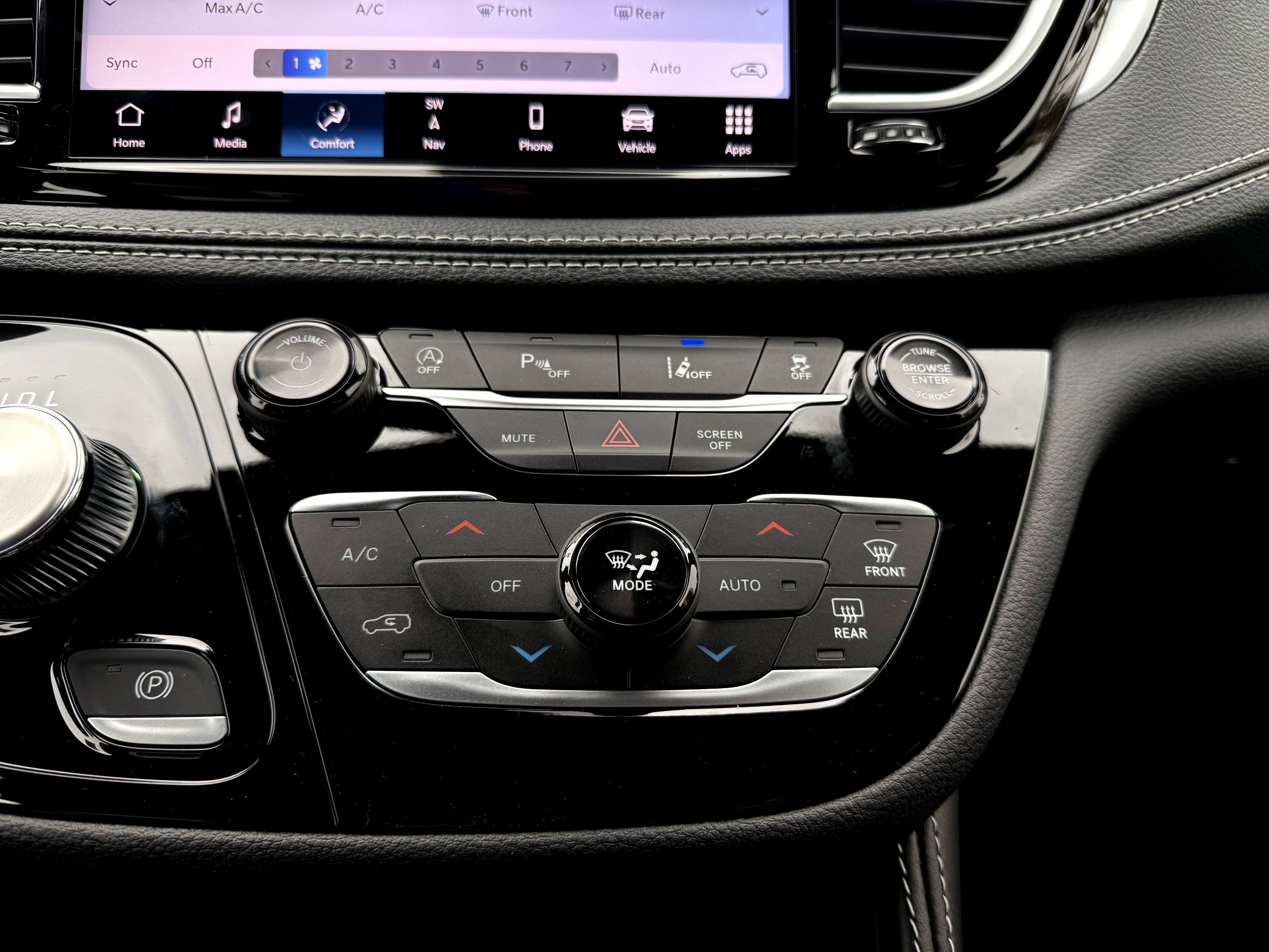 New 2026 Chrysler Pacifica Limited image 25