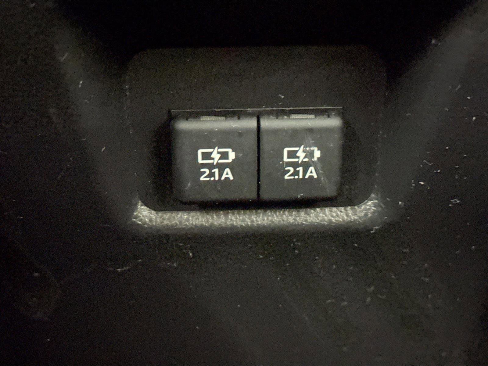 Used 2020 Toyota RAV4 XLE Premium FWD image 36