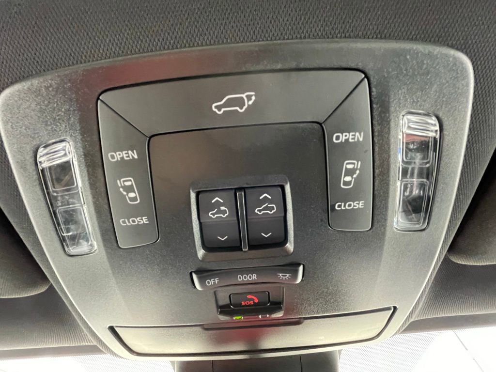 Used 2025 Toyota Sienna XSE image 22