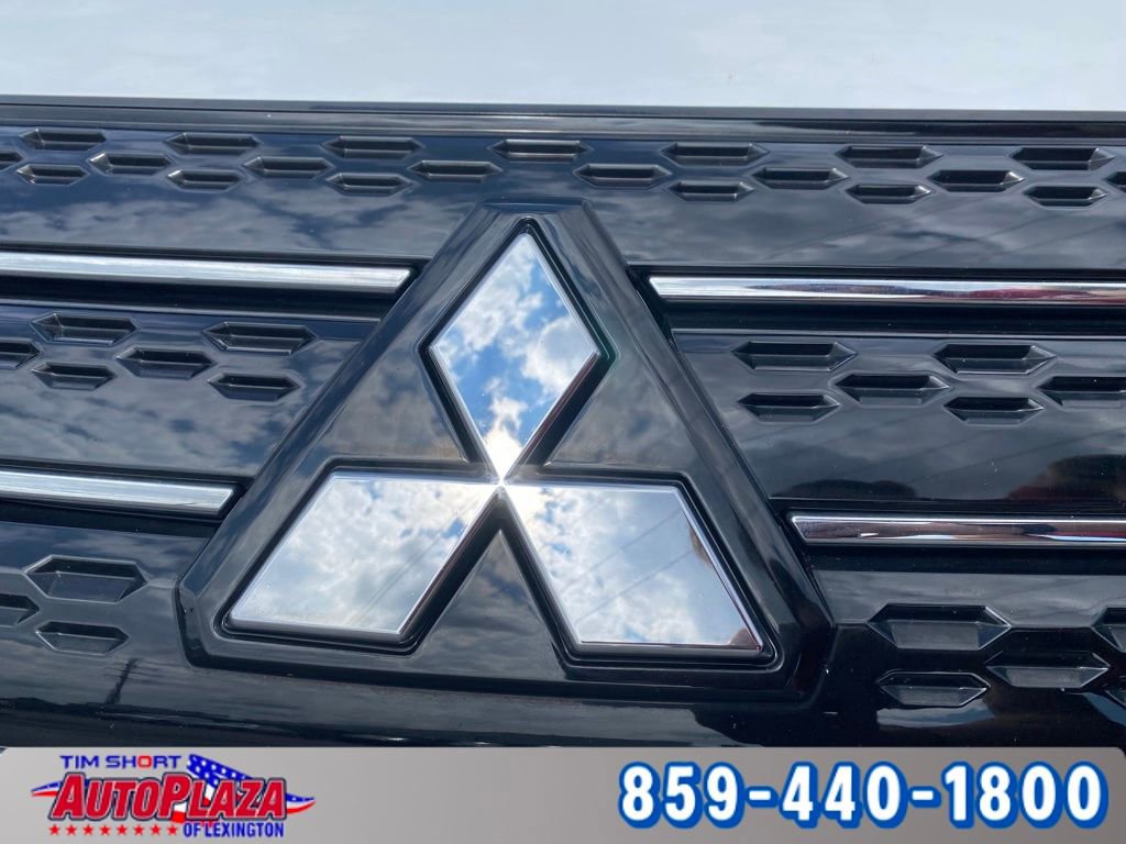 Used 2023 Mitsubishi Outlander SE image 9
