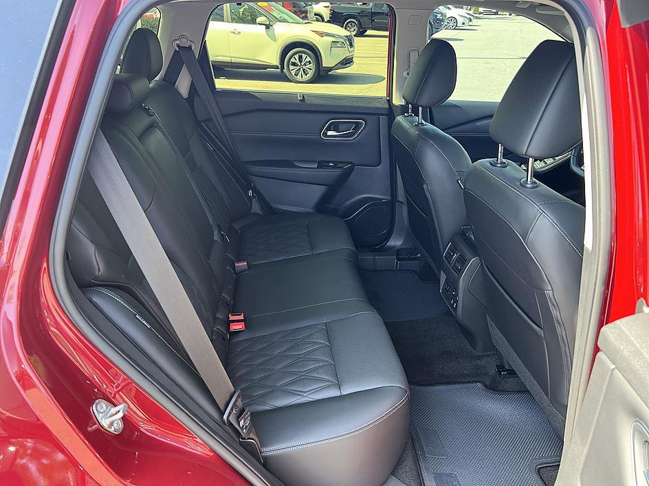 Certified 2024 Nissan Rogue Platinum w/ Platinum Premium Package image 16