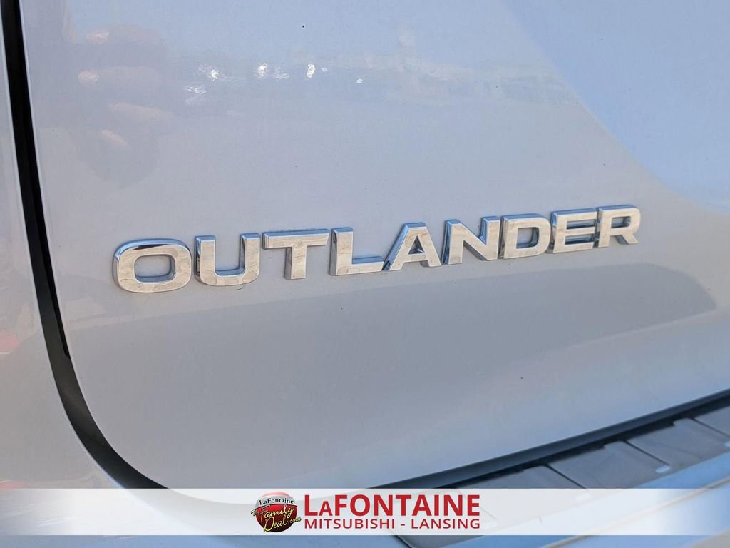 Used 2023 Mitsubishi Outlander SE Black Edition image 10