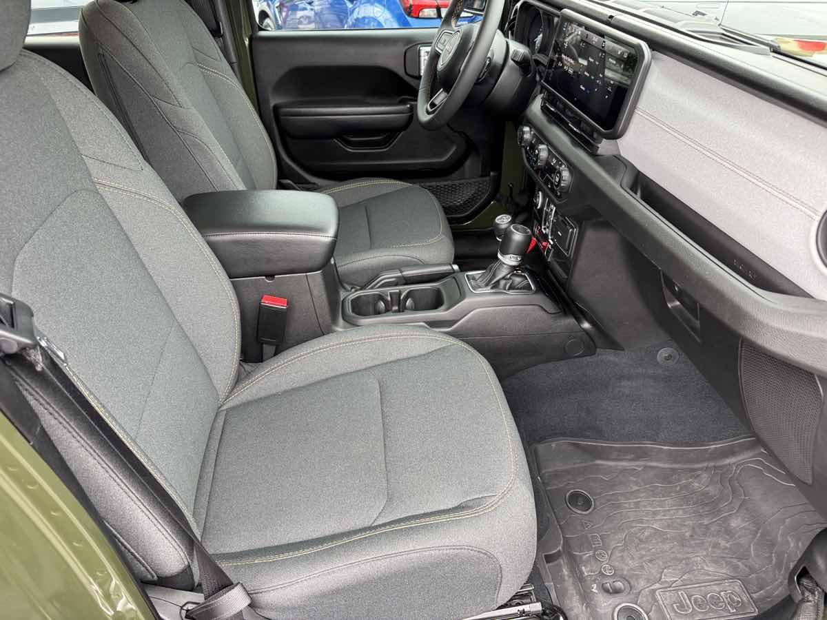 Used 2024 Jeep Wrangler Unlimited AWD/4WD image 20