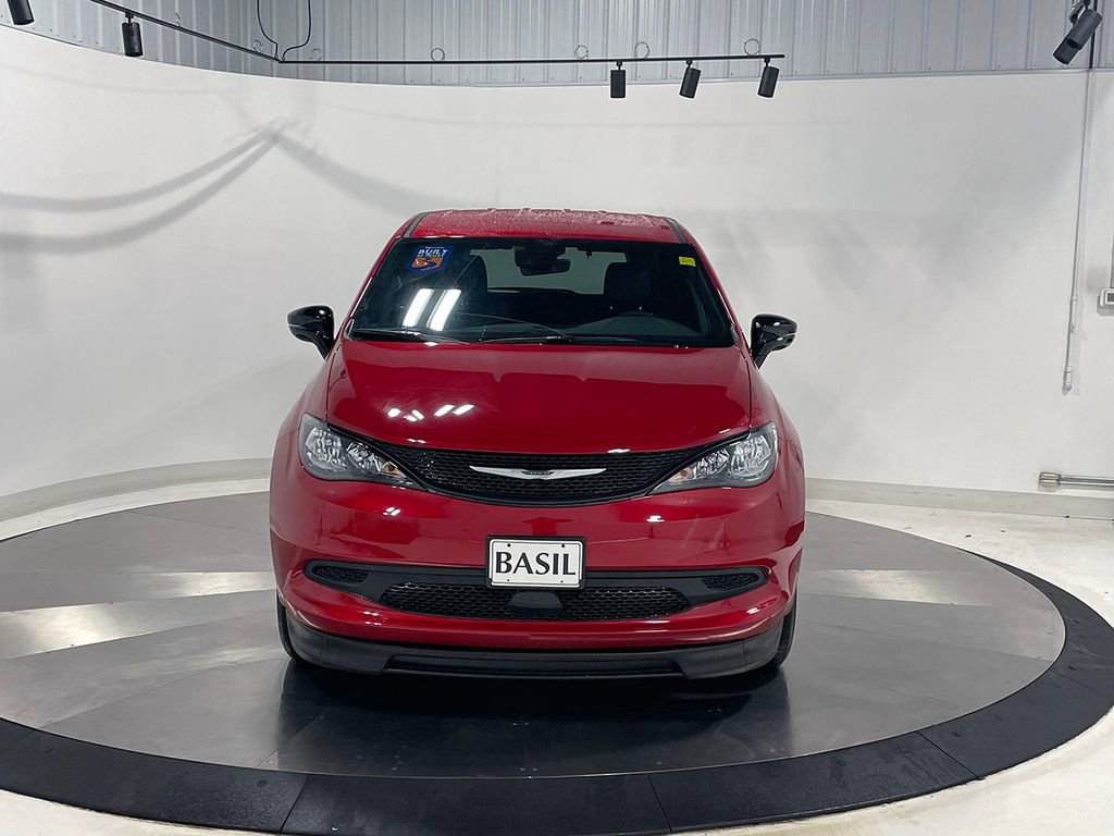 Used 2026 Chrysler Voyager LX image 4