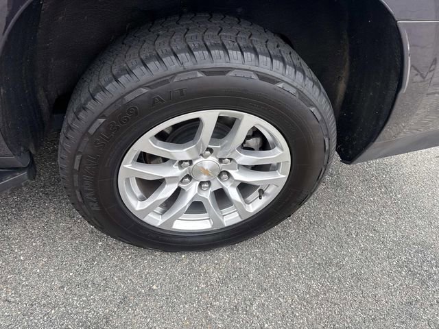 Used 2024 Chevrolet Suburban LT image 15