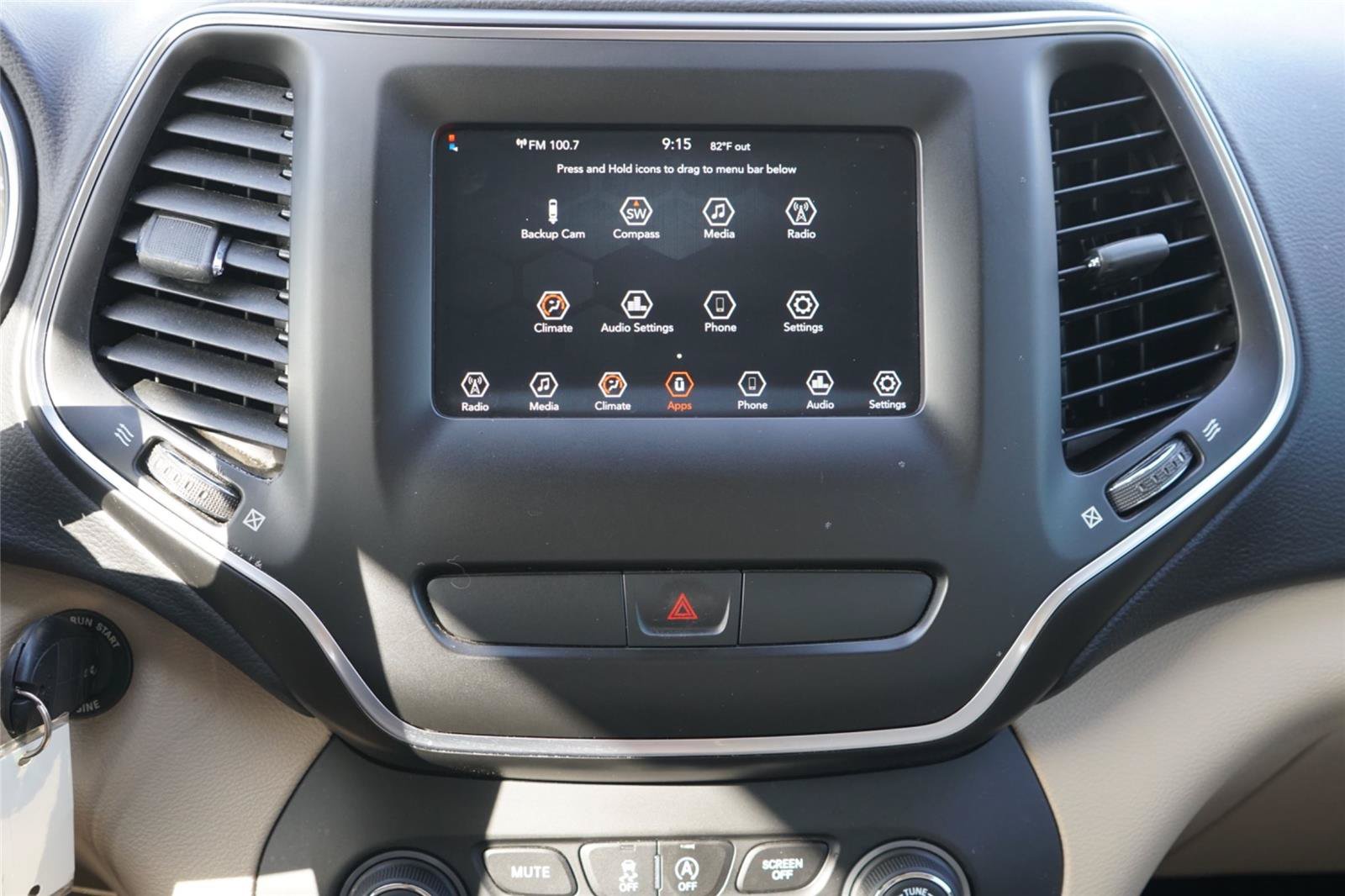 Used 2019 Jeep Cherokee Latitude w/ Popular Appearance Group FWD image 13