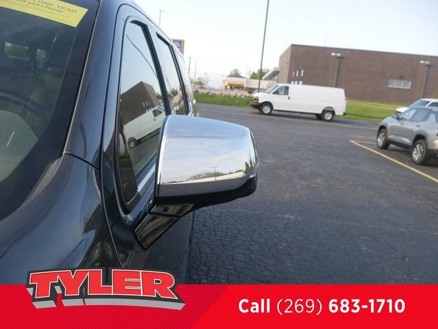 Used 2021 Chevrolet Suburban Premier w/ Premium Package AWD/4WD image 11